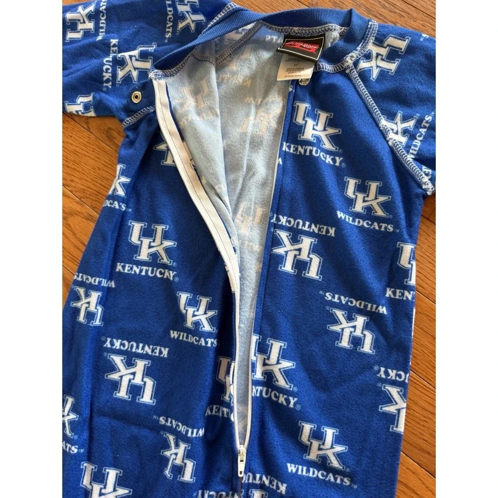 University Of Kentucky Wildcats Infant Allover Print Zip Sleeper Pajamas Sz 2T